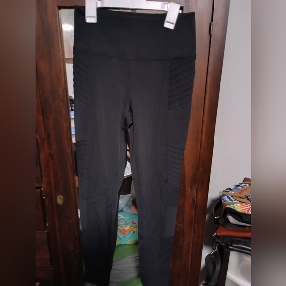 Athleta Black Leggings with Ribbed Detail_Small - Picture 4 of 6